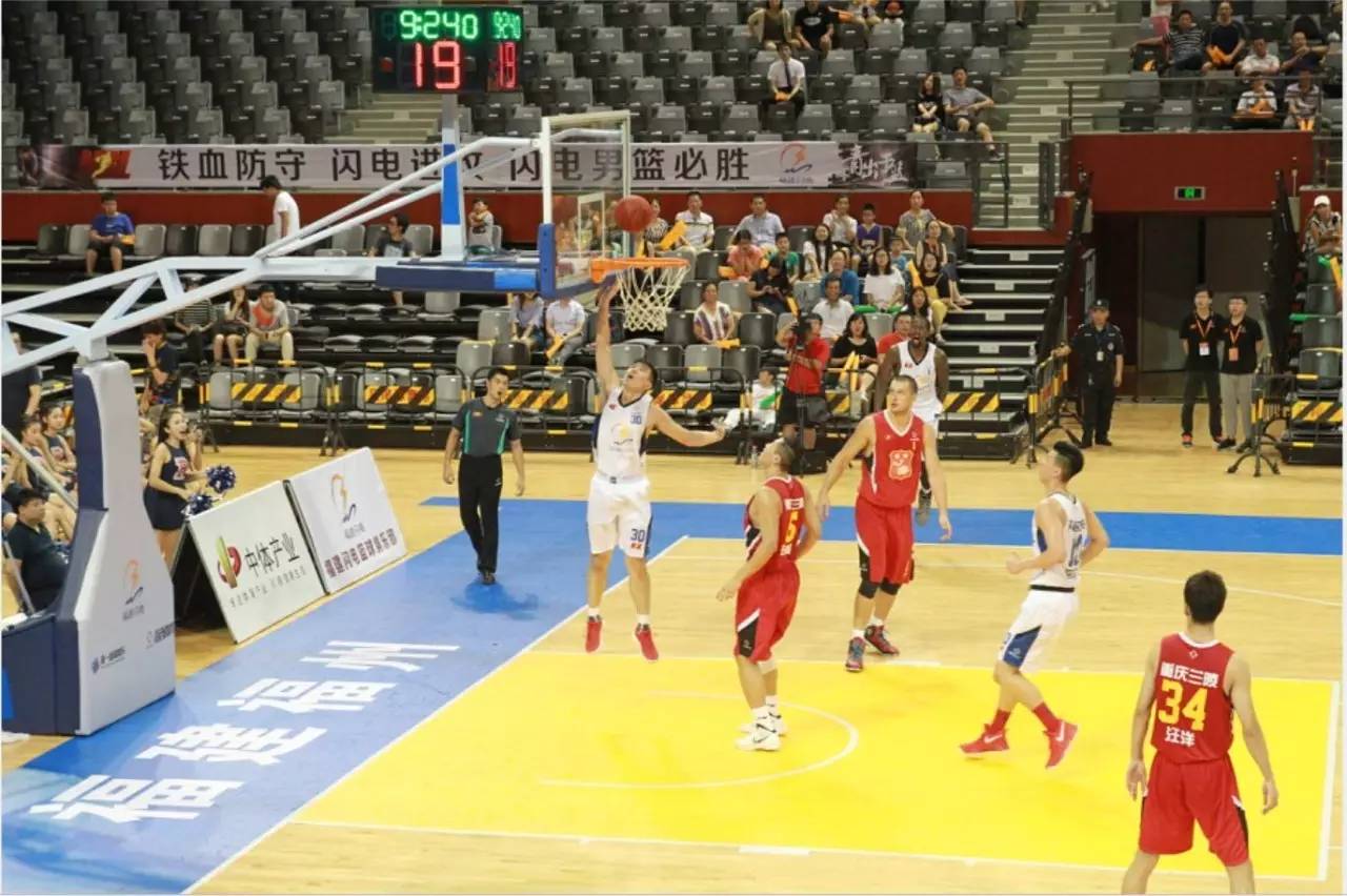 球队中场拦截成功率联盟领先（球队中场拦截成功率高居联盟第一）