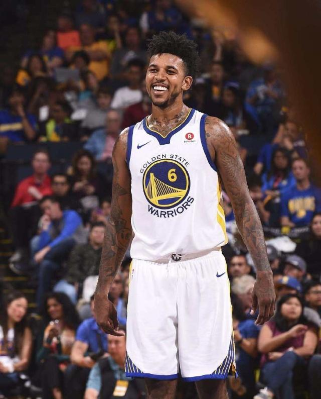 图片报：法兰克福队医私下为对手球员治疗，现已被开除（图片报称，法兰克福队医为对方球员私下看伤，已遭解雇）