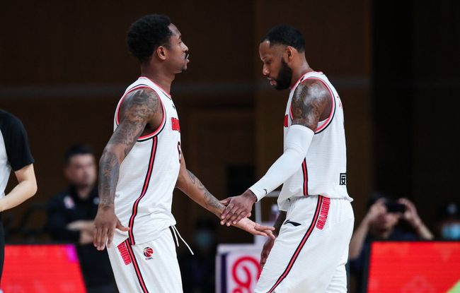 世体：施洛特贝克仍犹豫与多特续约，皇马与巴萨将争夺他（世体：施洛特贝克续约多特仍观望，皇马巴萨拟展开争夺）