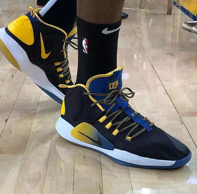 梅西获美职联MVP并率队首夺总冠军，雨中致歉开幕式取消（梅西荣膺美职联MVP率队首夺总冠军，雨中开幕式取消他现场致歉）